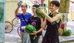 学生爆料吃瓜,学生爆料吃瓜成风！”